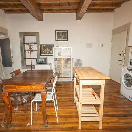 Cozy & Quiet 2br Outside Ztl & 10min From Center Lägenhet