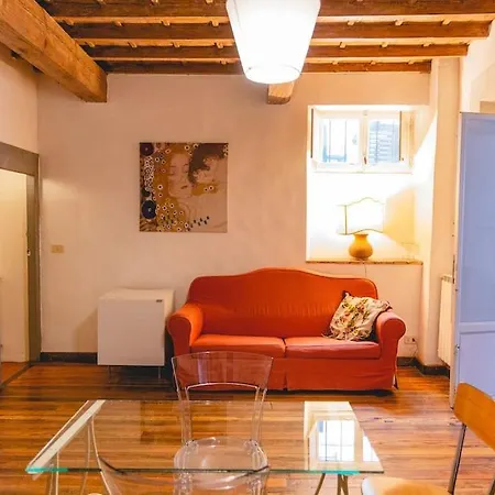 Apartment Cozy & Quiet 2br Outside Ztl & 10min From Center