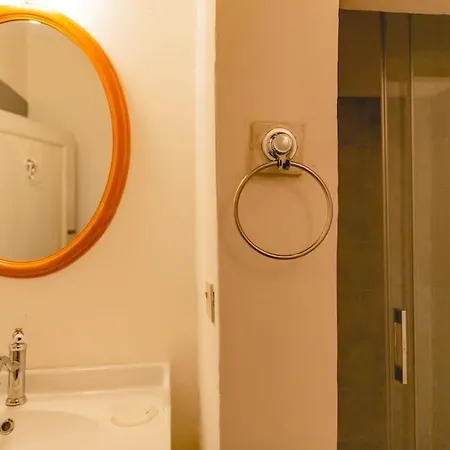 Cozy & Quiet 2br Outside Ztl & 10min From Center Apartment *